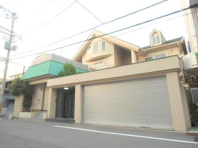 Local appearance photo. 3 is the story of the house