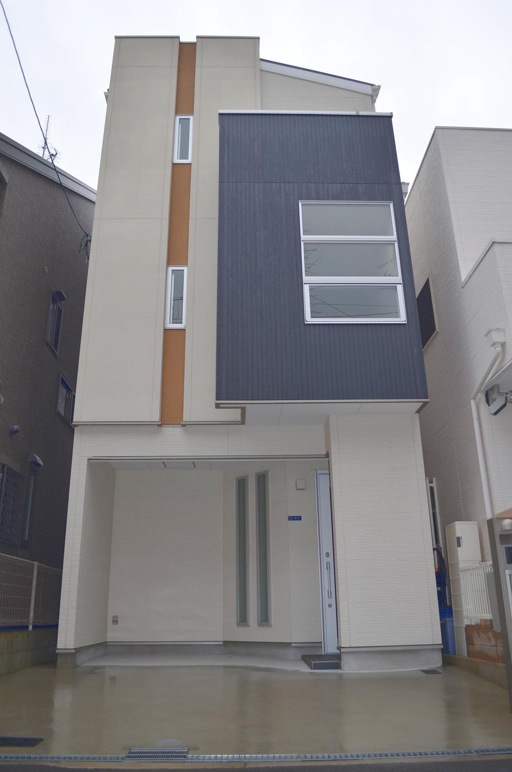 Local appearance photo. Similarly new construction appearance