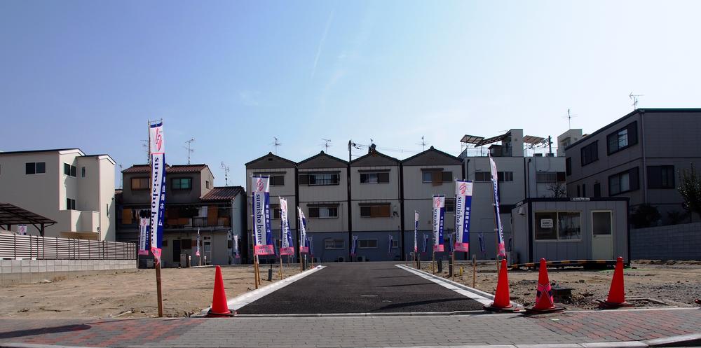 Local photos, including front road. Also spacious Esperanza Shimizu sale starting front road, Park is located next to.