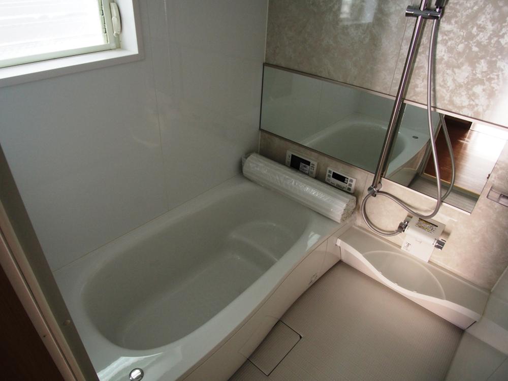 Bathroom. Indoor (June 2013) shooting Panasonic unit bus. Bathroom TV is standard equipment.