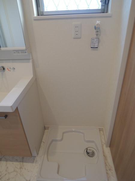 Wash basin, toilet
