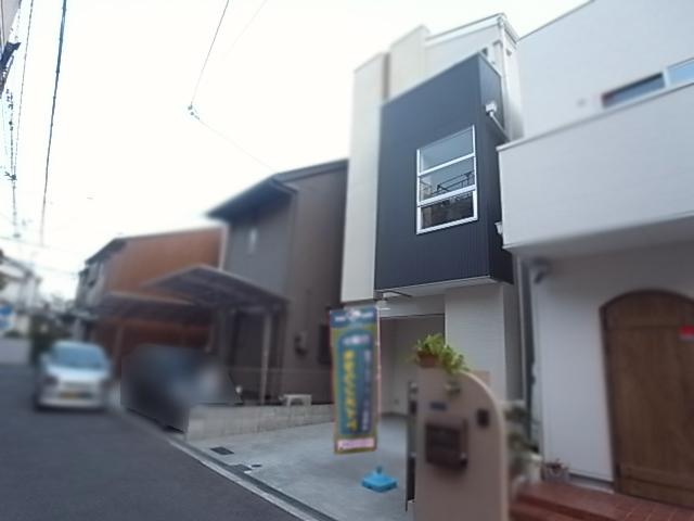 Local photos, including front road. Front road 1