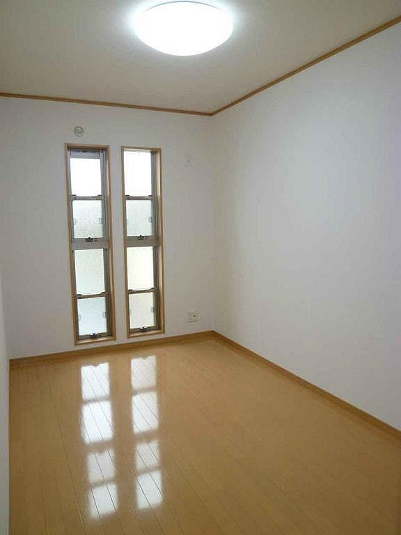 Non-living room. The third floor Western-style room about 6 Pledge