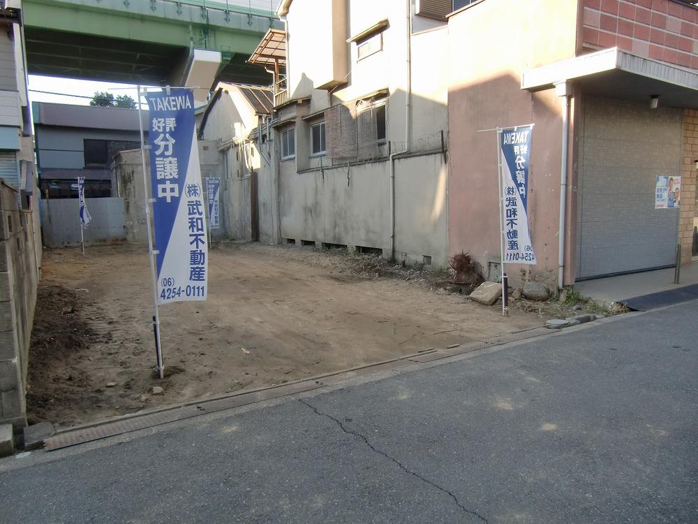 Local land photo. Local (03 May 2013) Shooting South-facing is the front road 4m!
