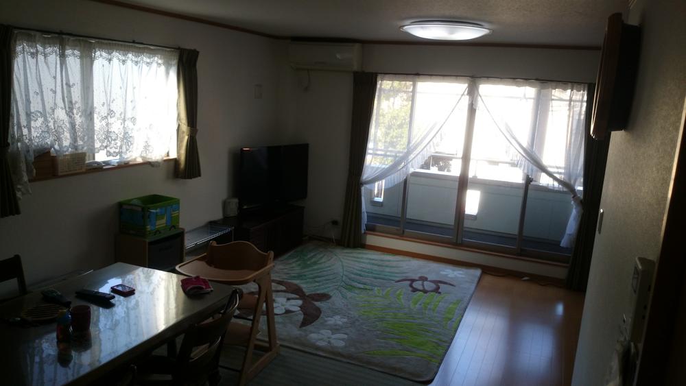 Living. Please feel at home in the space of the room.