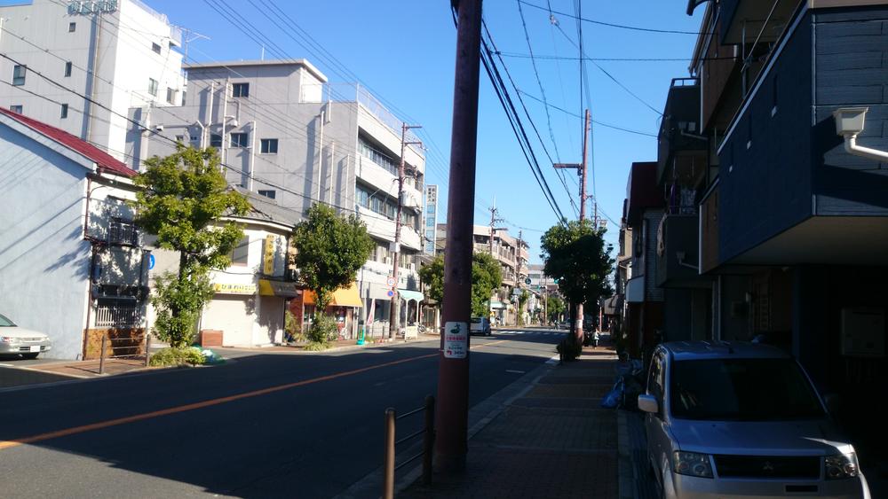 Local photos, including front road. It is before road 6m or more of the public road. There is also right there convenience store.