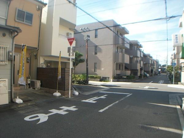 Local photos, including front road. Local (12 May 2013) Shooting