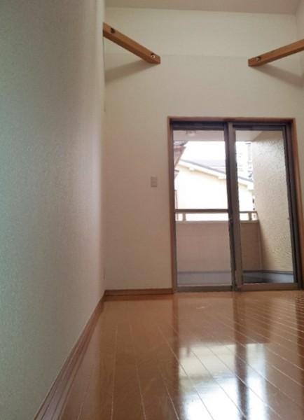 Non-living room. Indoor (12 May 2013) Shooting