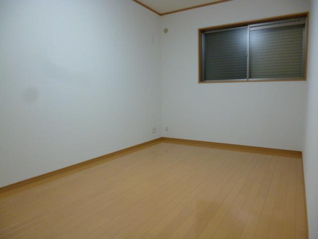 Non-living room. First floor room (November 2013) Shooting