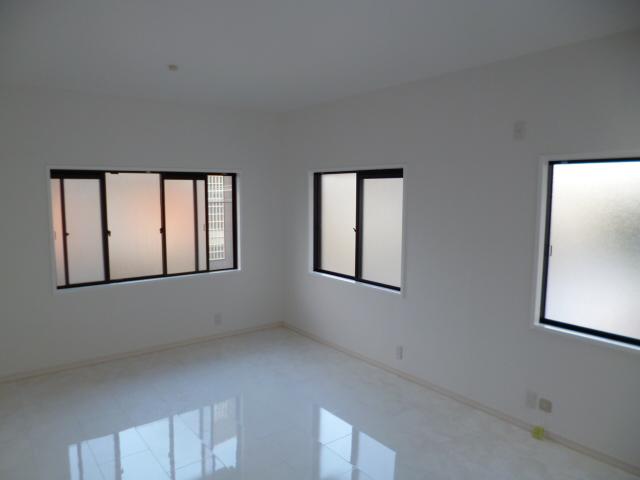 Non-living room. Indoor (12 May 2013) Shooting