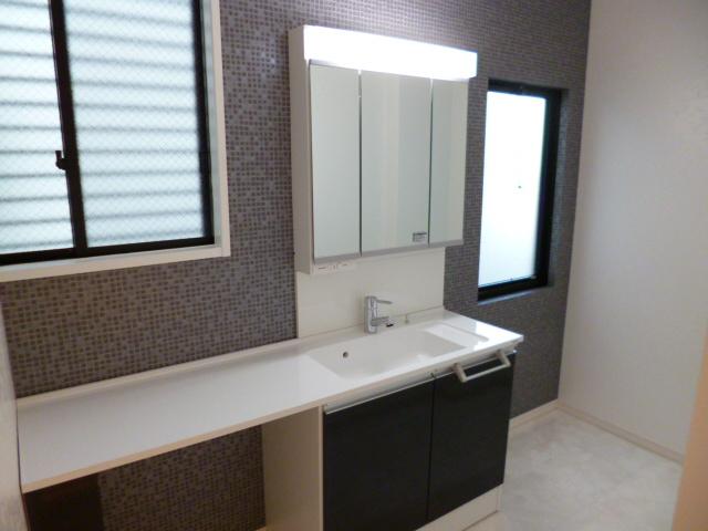 Wash basin, toilet. Indoor (12 May 2013) Shooting