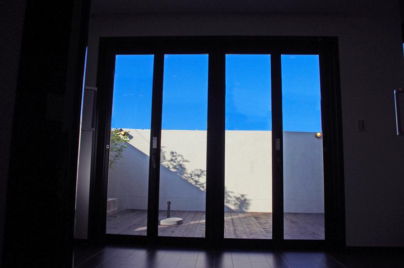 Model house photo. To fine every day that spread to the other side of the window.