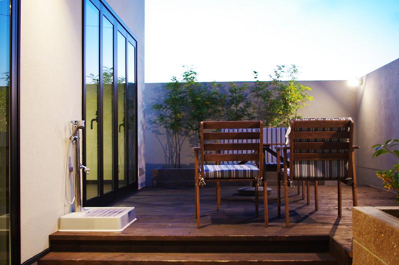Model house photo. Warm Hidamari space. "Like this wood deck dream. "