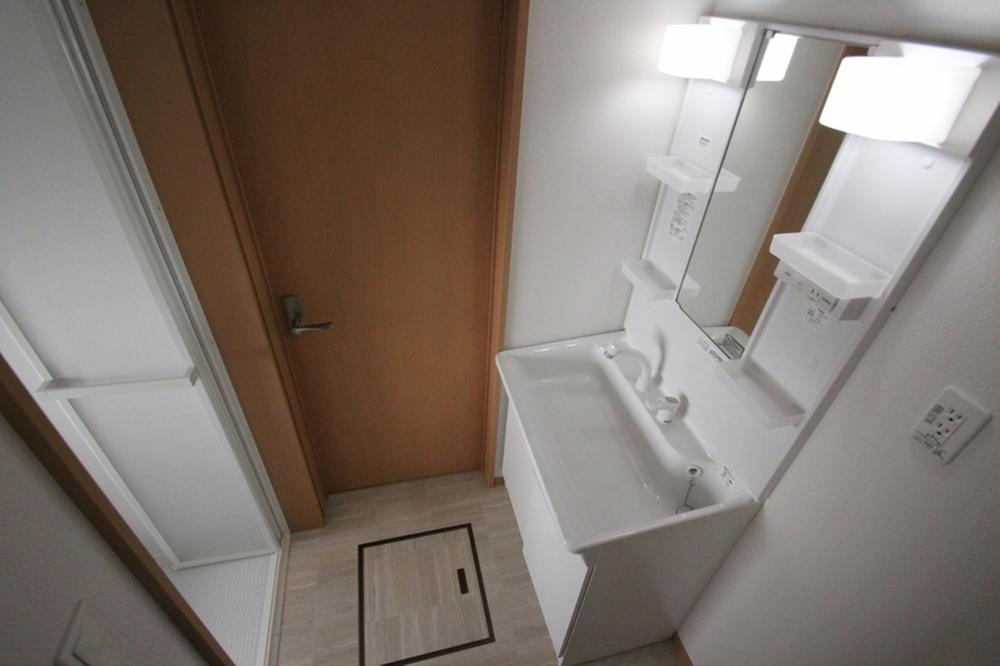 Wash basin, toilet