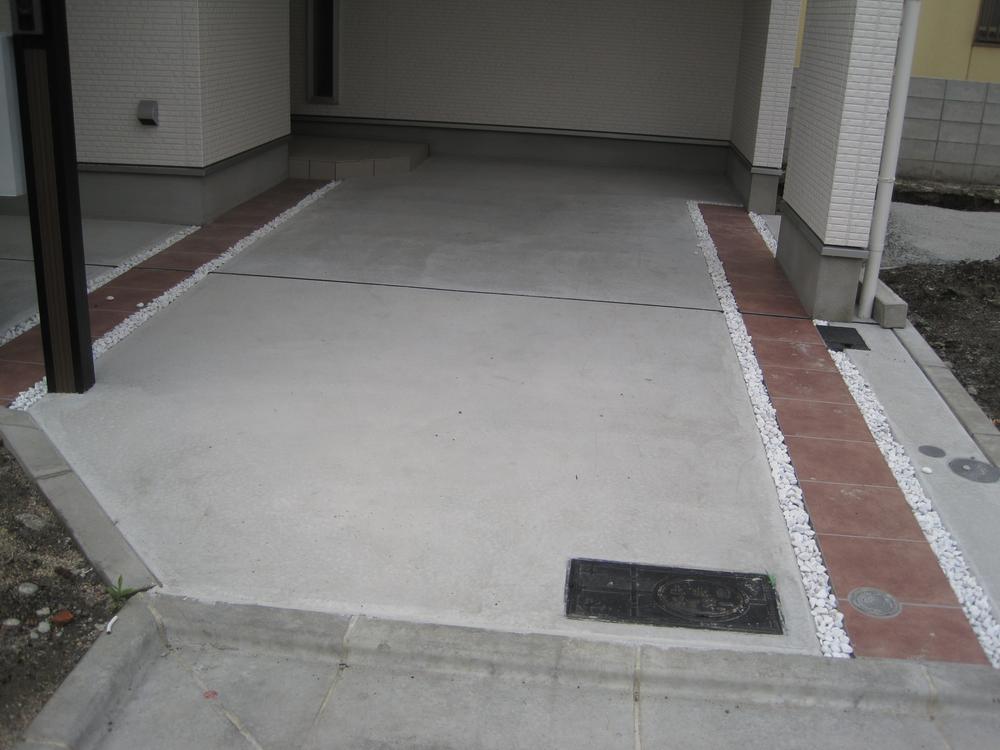Building plan example (exterior photos). One-box car also enter garage