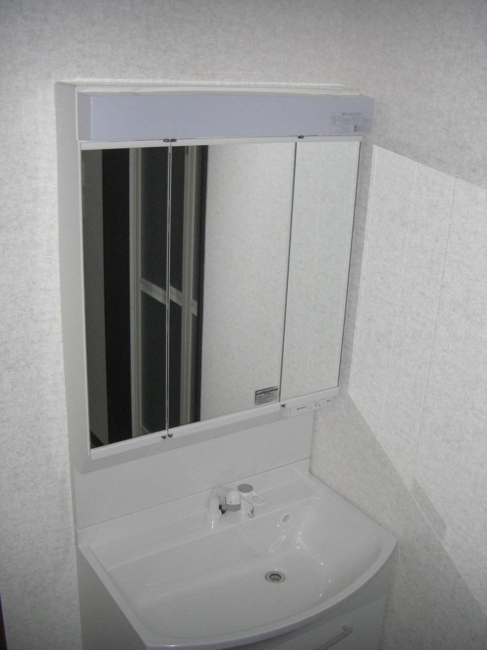 Building plan example (introspection photo). Vanity triple mirror, You can also happily fashionable before going out.