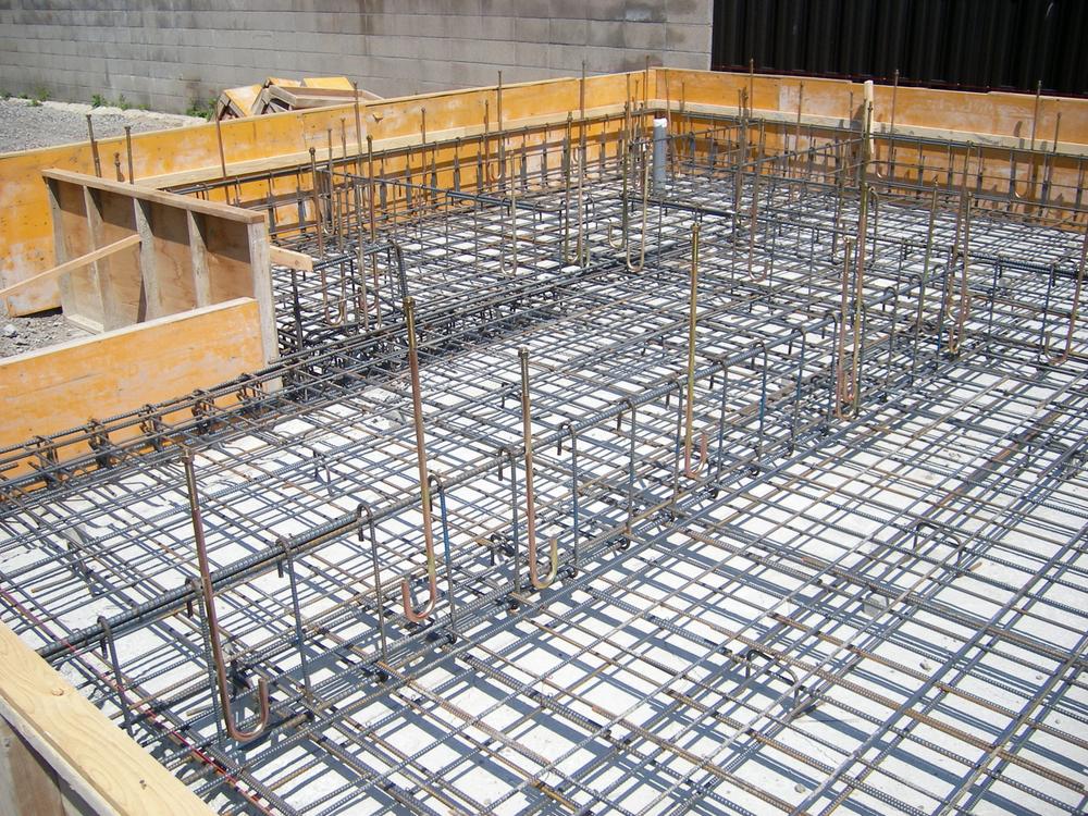 Building plan example (exterior photos). It has decided 16mm anchor bolt about 50 lines attached to stop distribution muscle and a hole down the foundation base,  ・ Usually 4 ~ It is five about but ・ , This earthquake, typhoon, It is also encouraging.