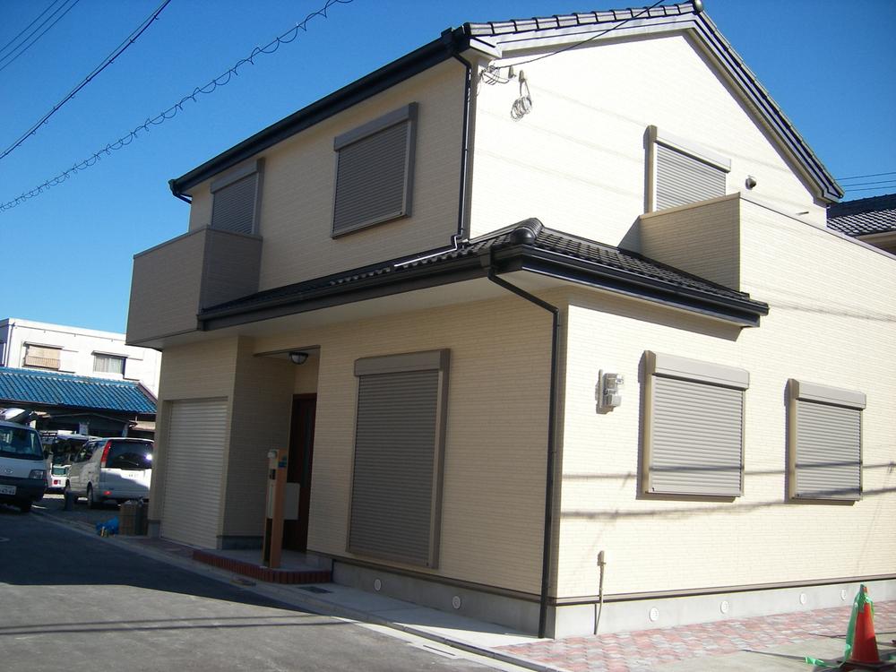 Local photos, including front road. You can also various design, Please choose to your liking.