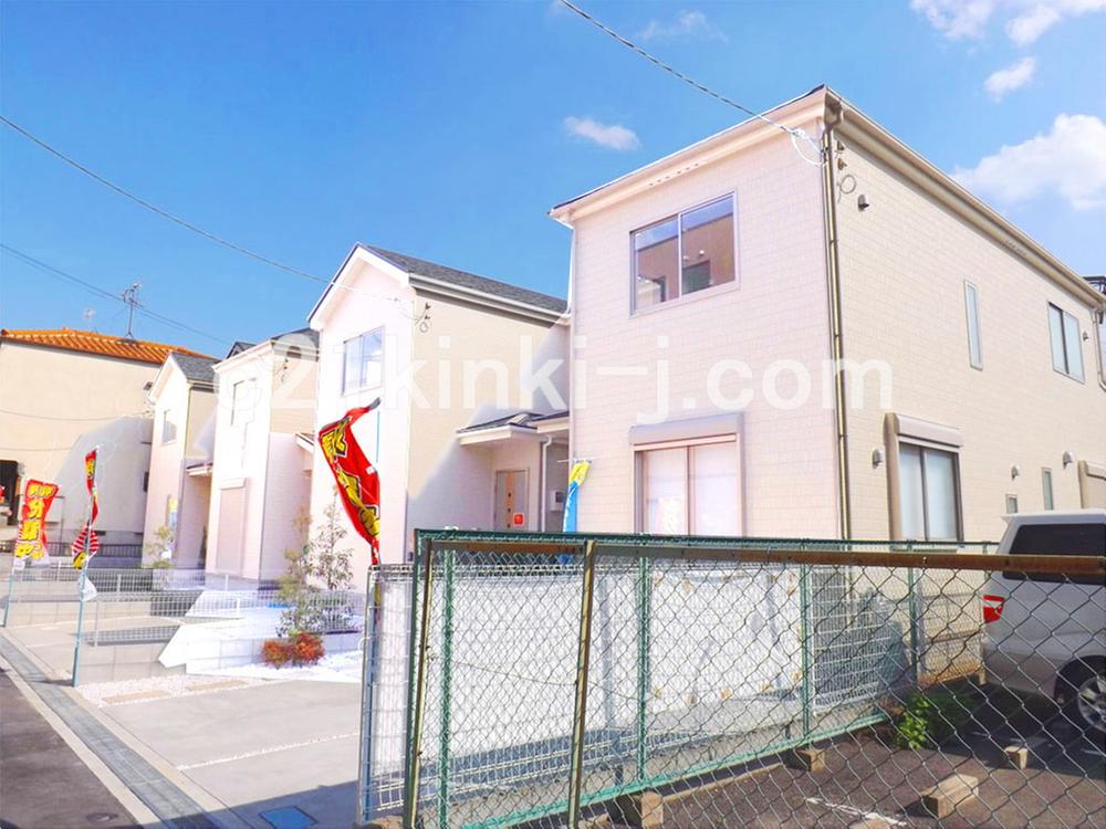 Same specifications photos (appearance). Same specifications photos (streets) all 2 House! Seismic Grade 3 acquisition!