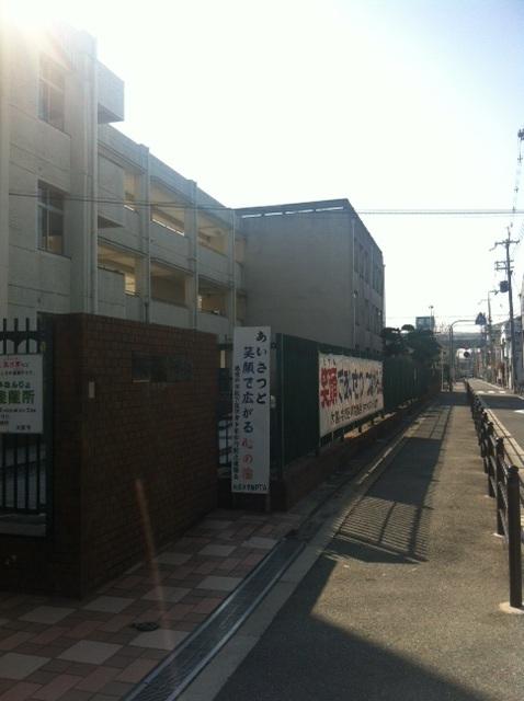 Primary school. Osakashiritsudai 3-minute walk from the 194m Osakashiritsudai Miya elementary school to the temple elementary school