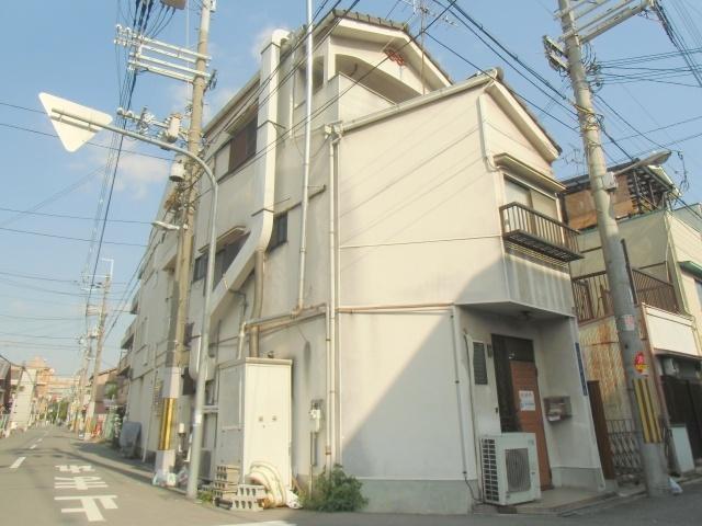 Local appearance photo. It is a three-story of the southwest corner lot