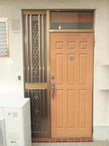 Entrance. It is a quiet residential area