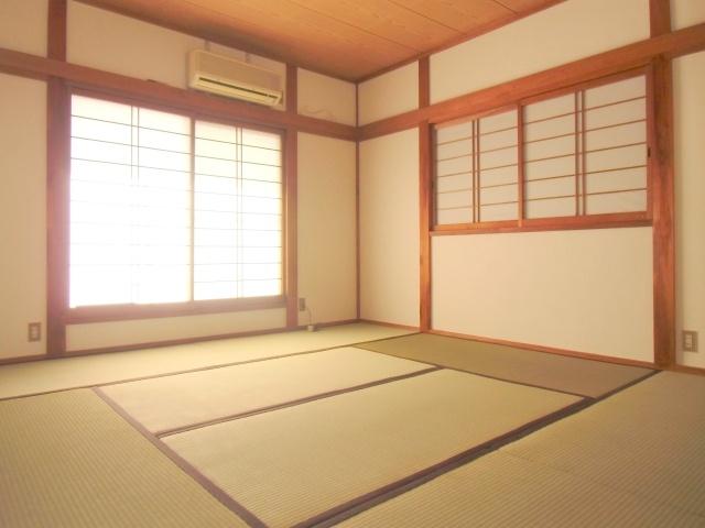 Non-living room. Bright Japanese-style room