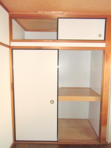 Receipt. Is a Japanese-style room of storage