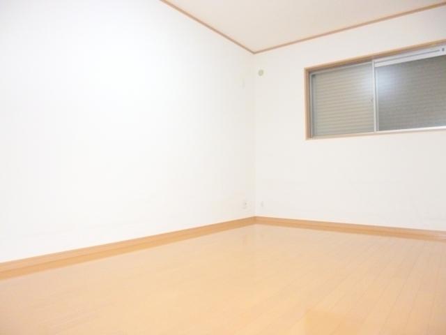 Non-living room. All rooms are Western-style