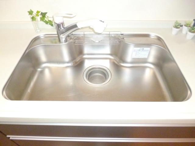 Kitchen. Work Ease wide sink