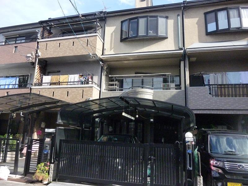 Local appearance photo. Sunny!  Front road is also spacious 6m! 