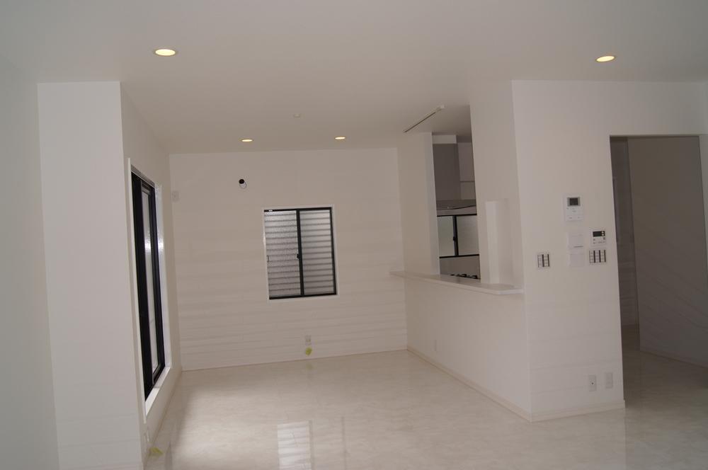 Living. Dining floor heating