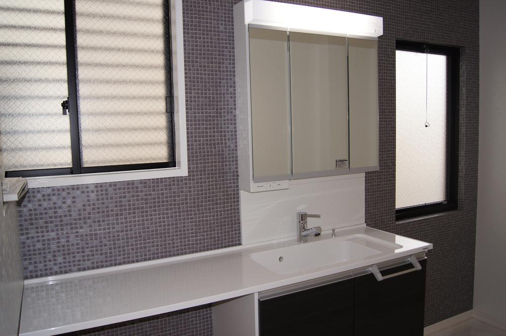 Wash basin, toilet. Indoor (10 May 2013) Shooting