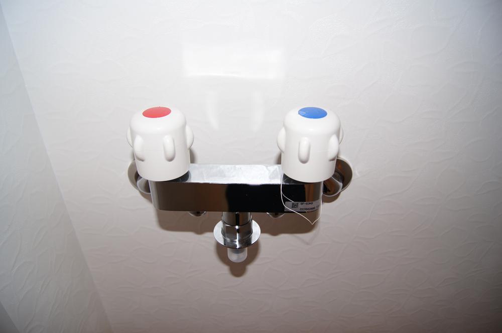 Other Equipment. Persistent since the wash with hot water in the faucet for washing machine mixing faucet