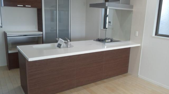 Same specifications photo (kitchen). Bright open kitchen