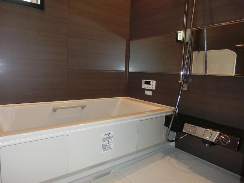 Same specifications photo (bathroom). Spacious bathroom