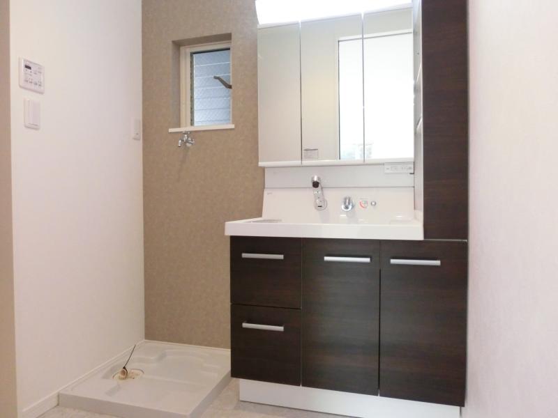 Wash basin, toilet. Housing wealth