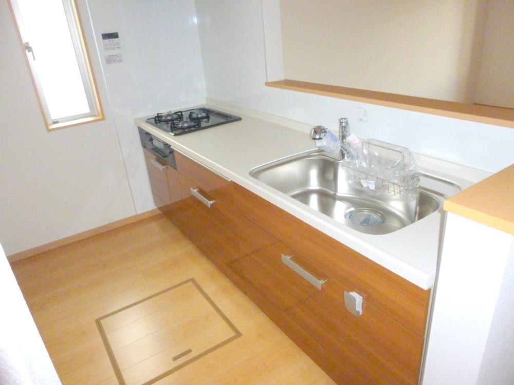 Kitchen. Indoor (11 May 2013) Shooting