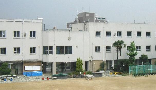 Primary school. It is close to 665m elementary school until the Osaka Municipal Names Elementary School! You can slowly in the morning!