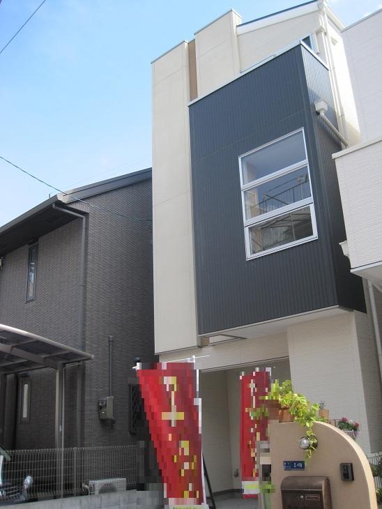 Local appearance photo. It was well adopted the clean feeling of "white" in appearance and interior, Simple but also, Full of functional beauty "only one of the house in the world"