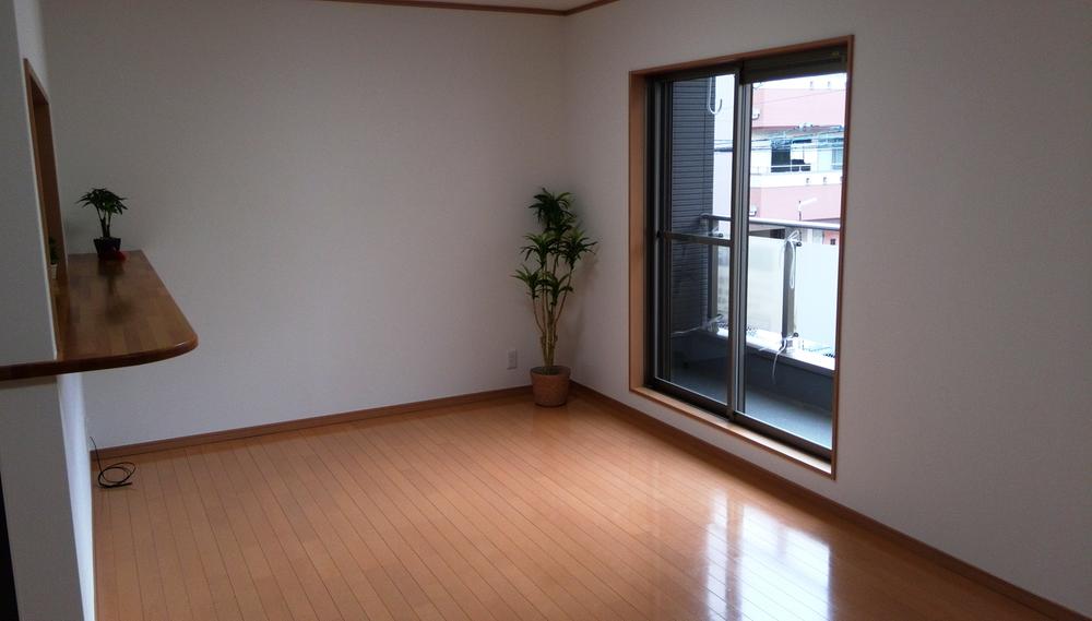 Living. Comfortable relaxing spacious living