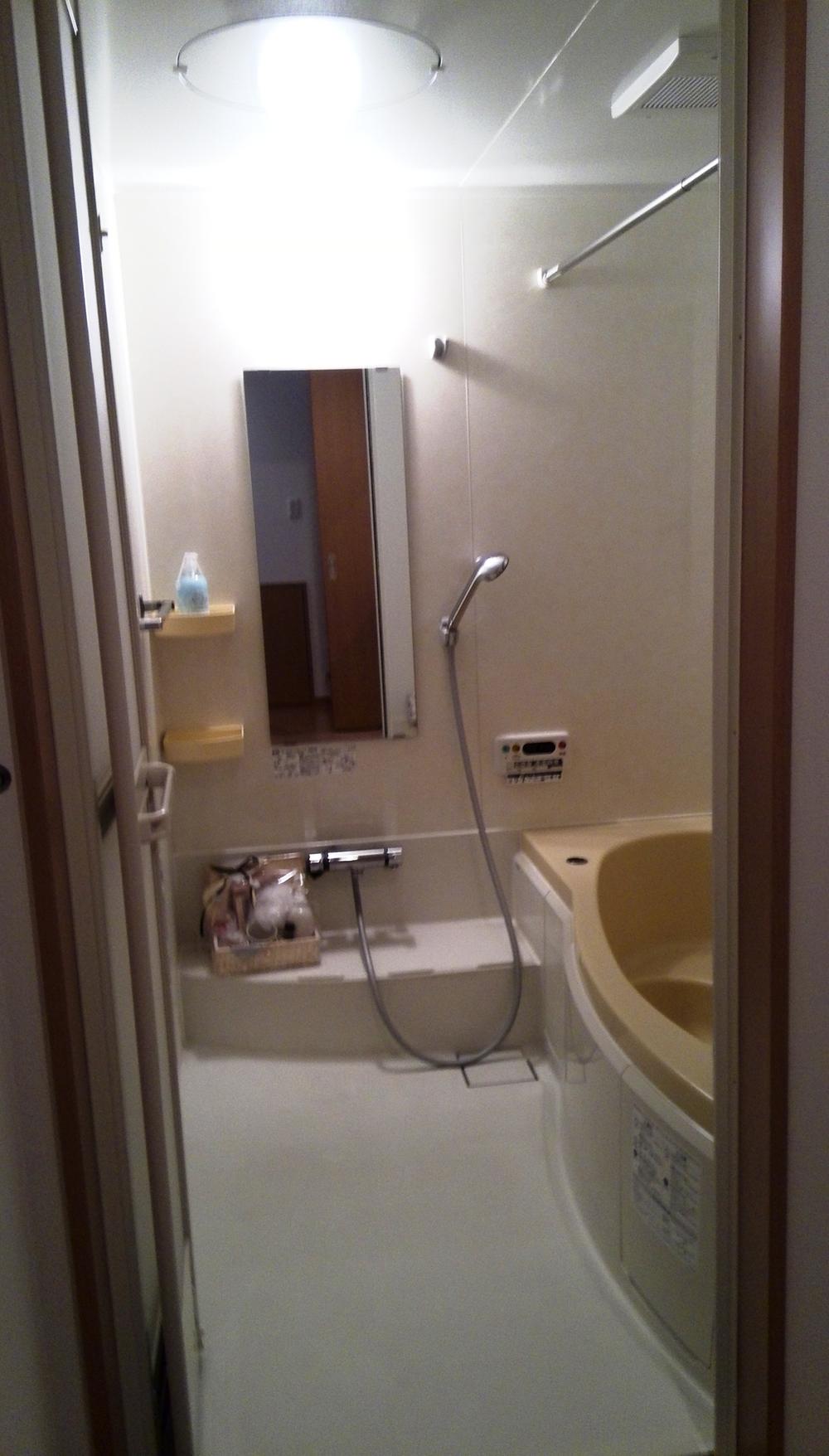 Bathroom. Spacious bathroom that can be bathing with children