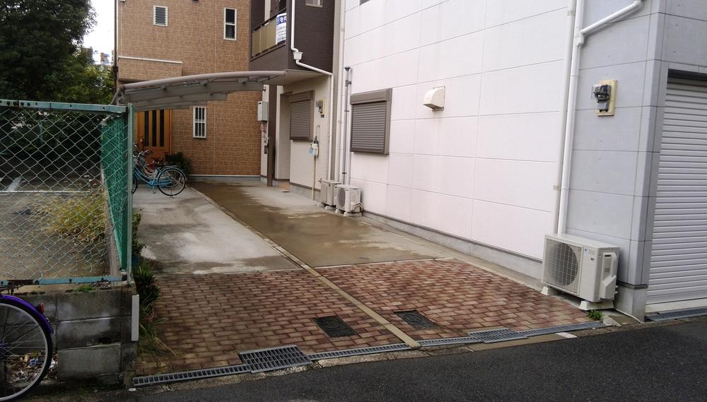 Parking lot. Your friends also can be called a lot of parking two Allowed