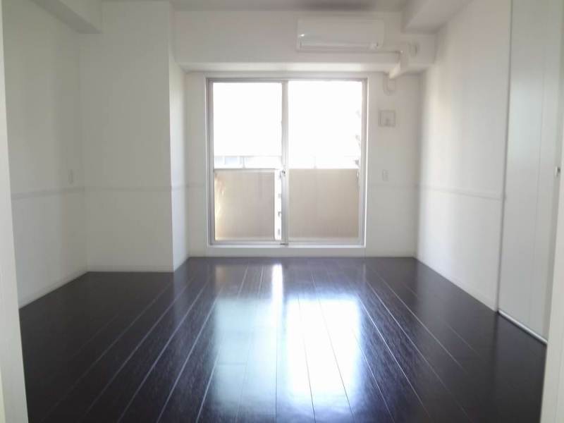 Other room space. Corner room