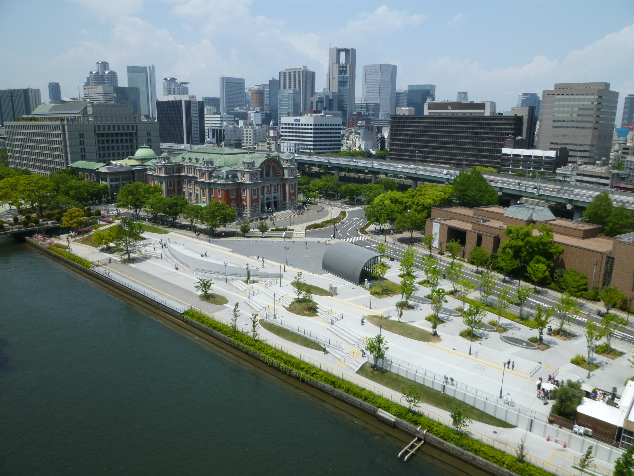 park. Nakanoshima 100m to the park (park)