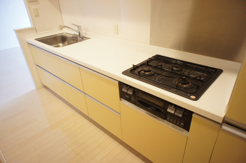 Kitchen. 3-neck gas stove with system Kitchen