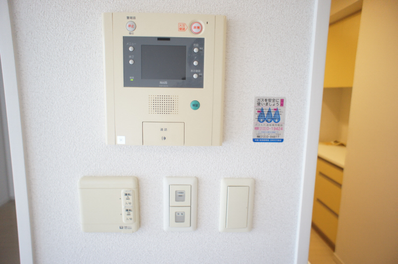 Other Equipment. Intercom with TV monitor ・ Floor heating