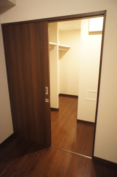Receipt. Walk-in closet