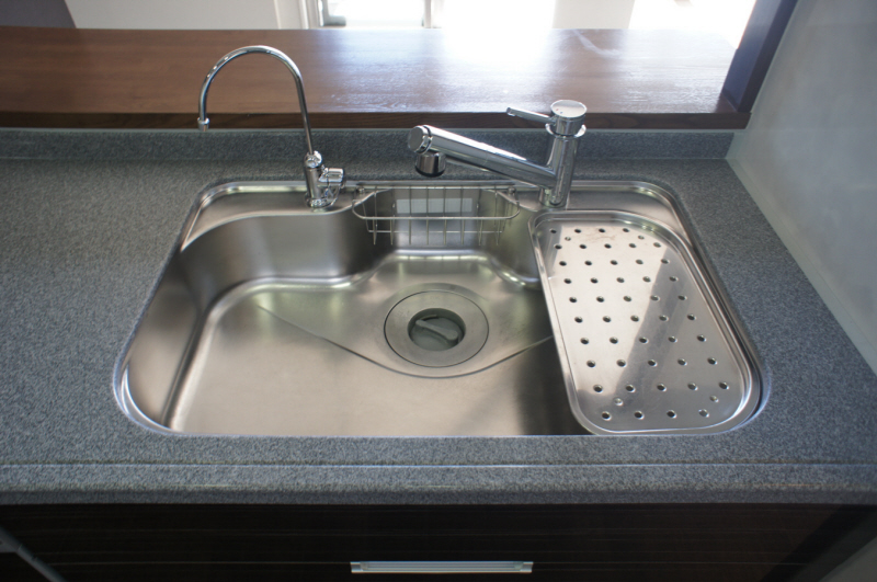 Kitchen. Water filter ・ disposer
