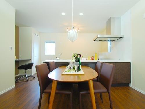 Model house photo. Our example of construction (dining)